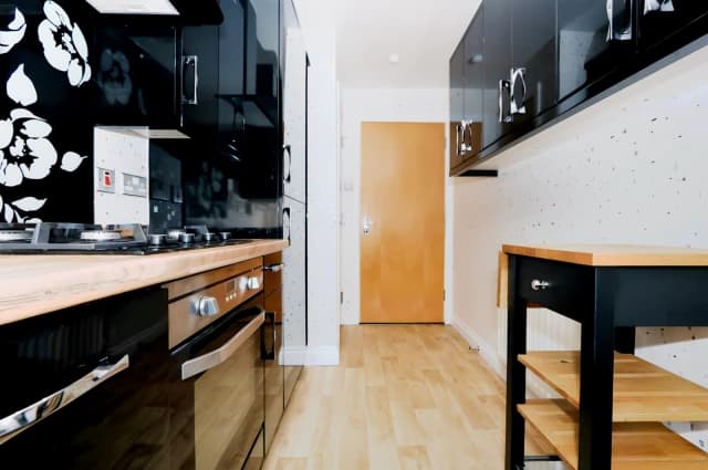 2Bedrooms, 1Bathrooms