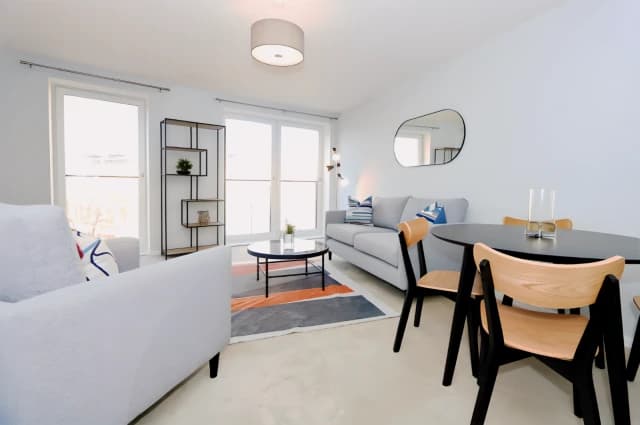 2Bedrooms, 2Bathrooms