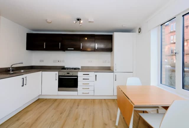 2Bedrooms, 1Bathrooms