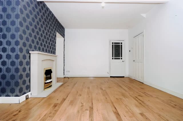 2Bedrooms, 1Bathrooms