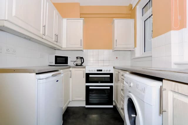 2Bedrooms, 1Bathrooms