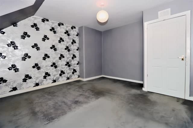 2Bedrooms, 1Bathrooms