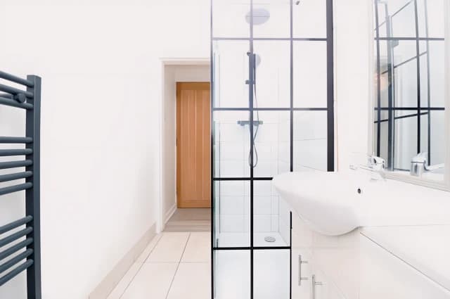 2Bedrooms, 1Bathrooms