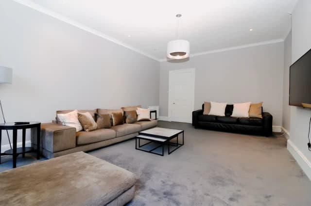 3Bedrooms, 2Bathrooms