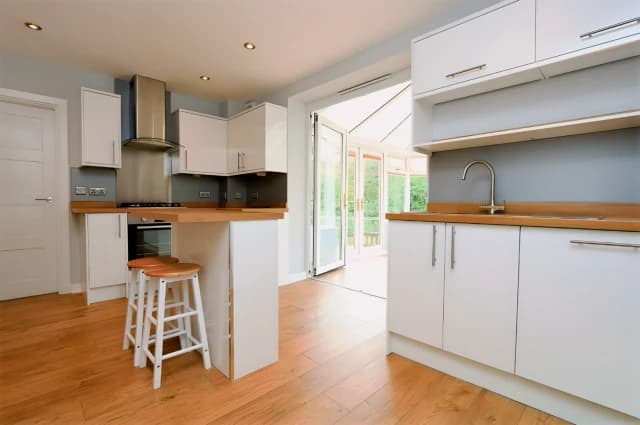 4Bedrooms, 3Bathrooms