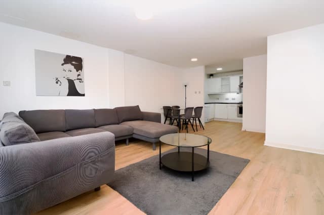 2Bedrooms, 2Bathrooms