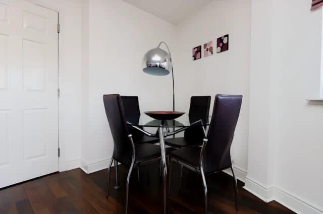 2Bedrooms, 1Bathrooms