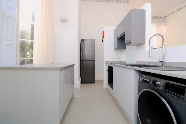 2Bedrooms, 1Bathrooms