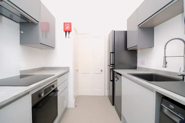 2Bedrooms, 1Bathrooms