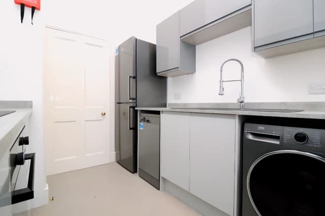 2Bedrooms, 1Bathrooms