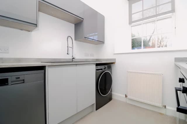 2Bedrooms, 1Bathrooms