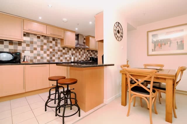 2Bedrooms, 2Bathrooms