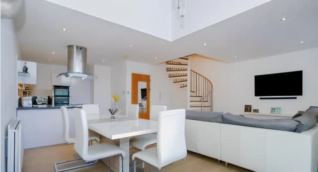 2Bedrooms, 1Bathrooms