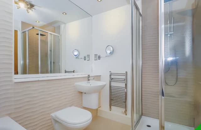 2Bedrooms, 1Bathrooms