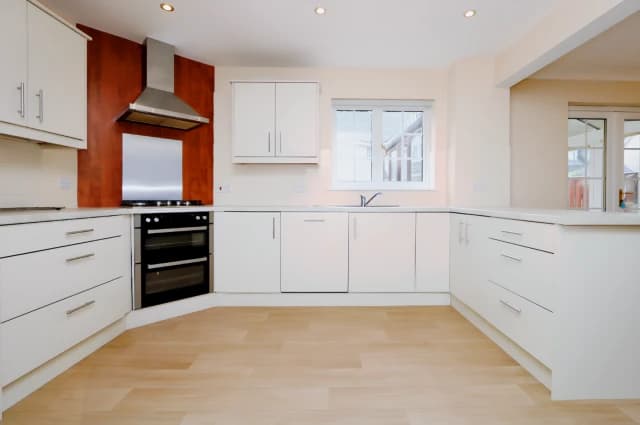 4Bedrooms, 3Bathrooms