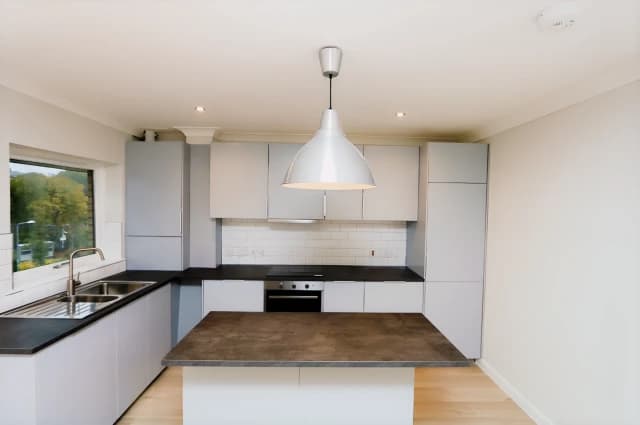 2Bedrooms, 1Bathrooms