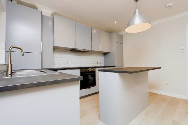 2Bedrooms, 1Bathrooms