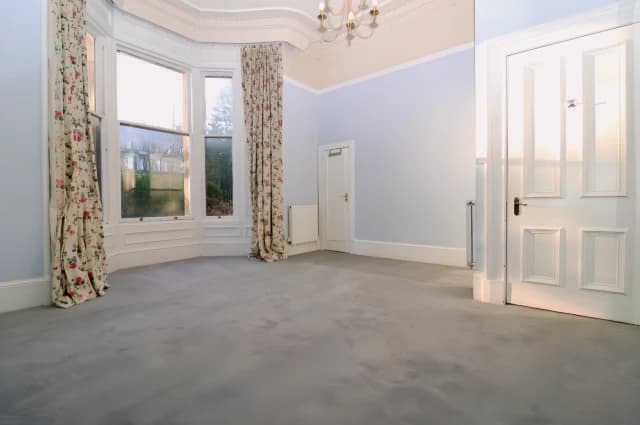 2Bedrooms, 1Bathrooms