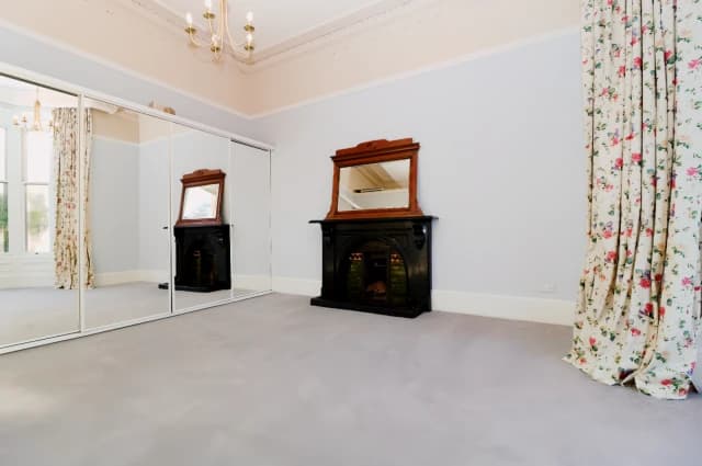 2Bedrooms, 1Bathrooms