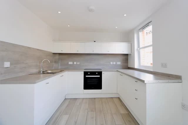2Bedrooms, 1Bathrooms