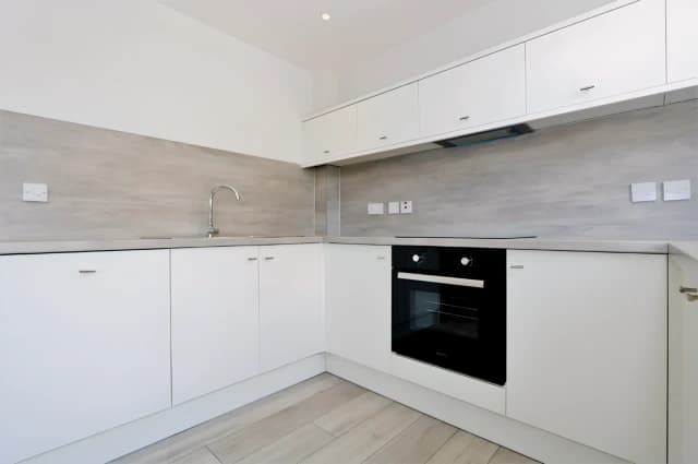 2Bedrooms, 1Bathrooms
