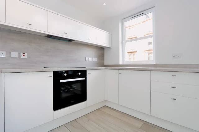 2Bedrooms, 1Bathrooms