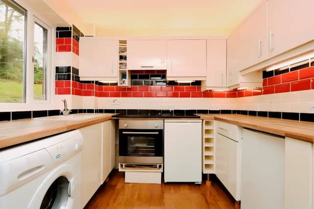 3Bedrooms, 1Bathrooms