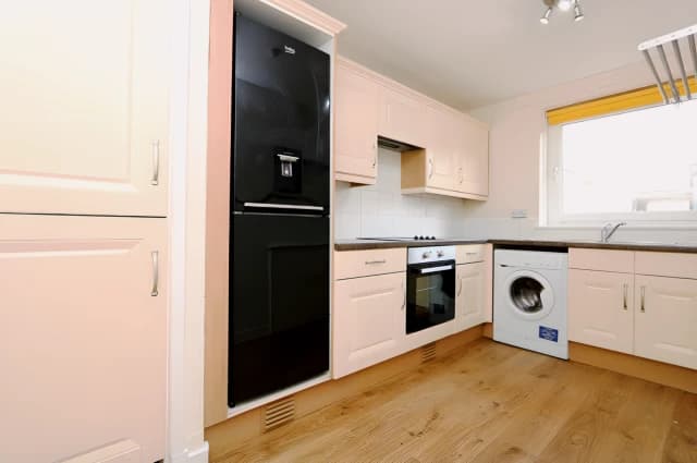2Bedrooms, 1Bathrooms