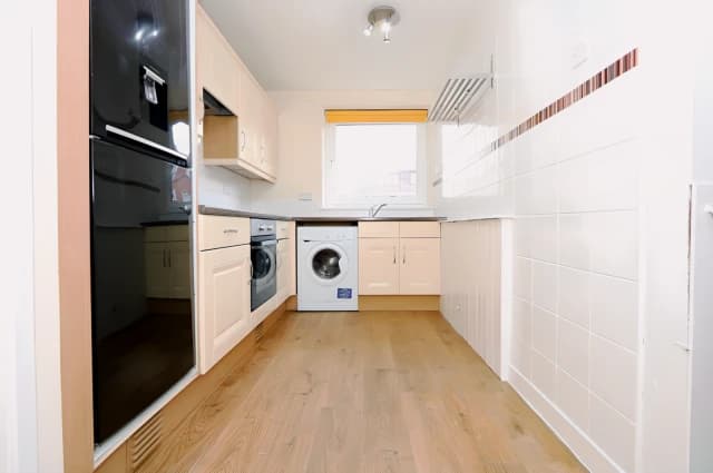 2Bedrooms, 1Bathrooms