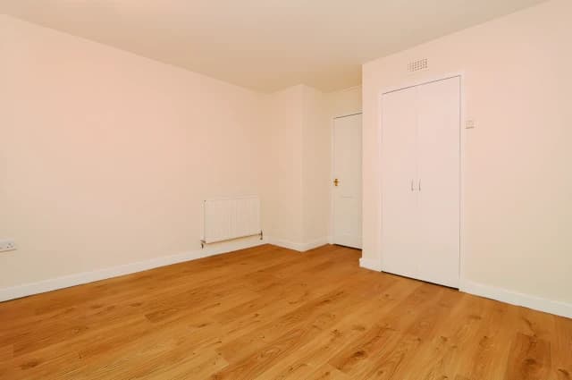 2Bedrooms, 1Bathrooms