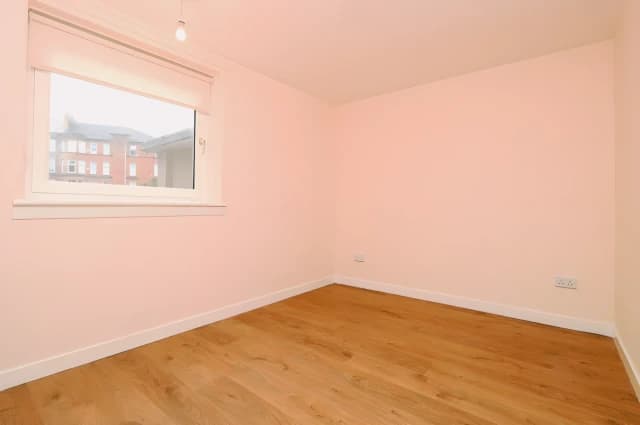 2Bedrooms, 1Bathrooms