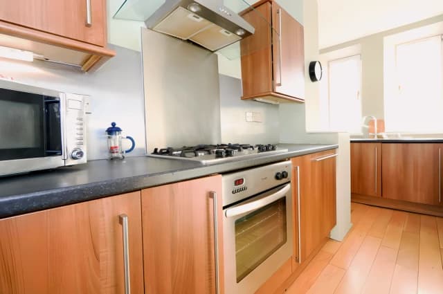 2Bedrooms, 1Bathrooms
