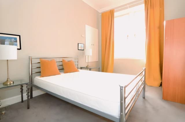 2Bedrooms, 1Bathrooms