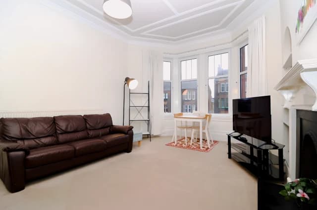 2Bedrooms, 1Bathrooms