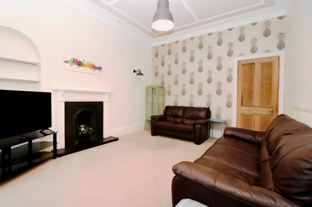 2Bedrooms, 1Bathrooms