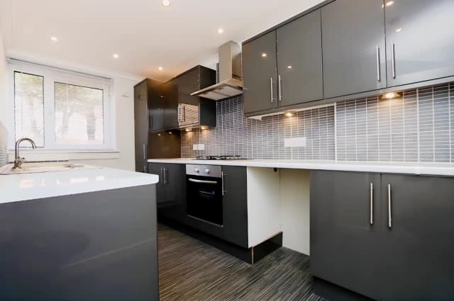 2Bedrooms, 1Bathrooms