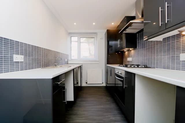 2Bedrooms, 1Bathrooms