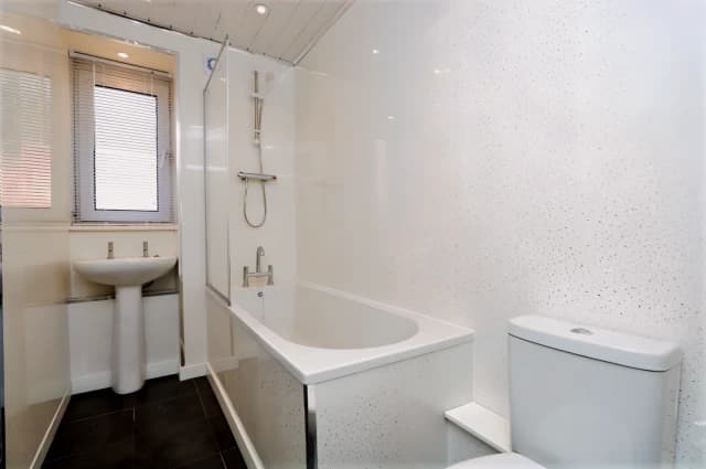 2Bedrooms, 1Bathrooms