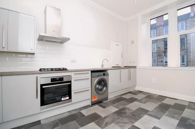 2Bedrooms, 1Bathrooms