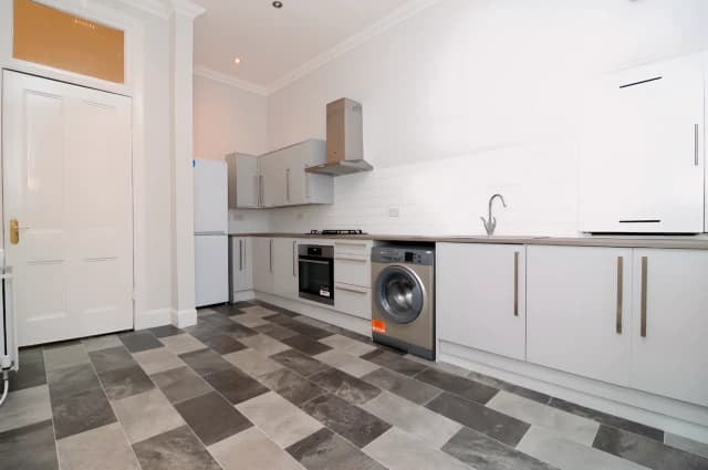 2Bedrooms, 1Bathrooms