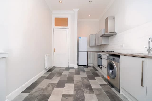 2Bedrooms, 1Bathrooms