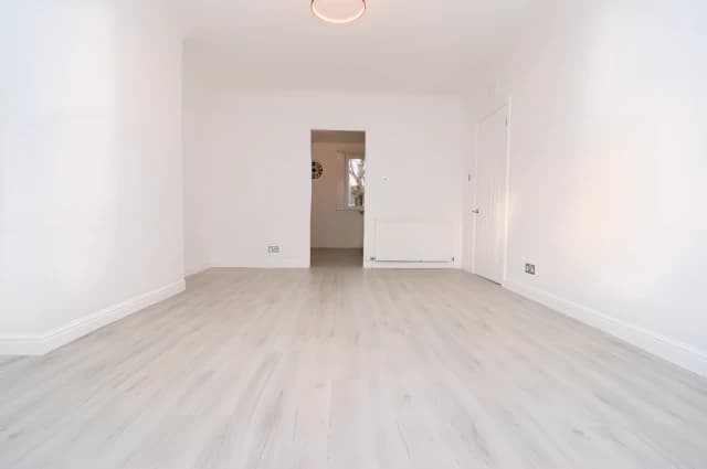 2Bedrooms, 1Bathrooms