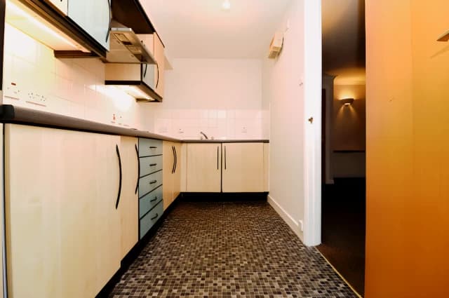 2Bedrooms, 1Bathrooms