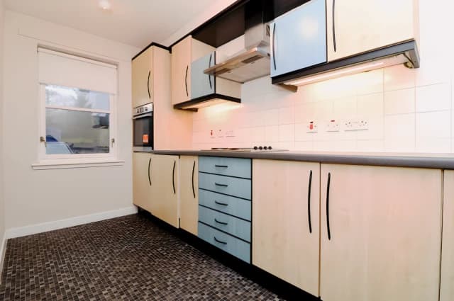 2Bedrooms, 1Bathrooms