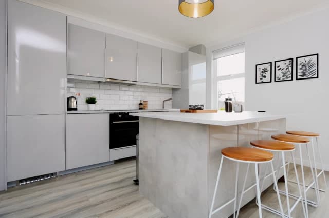 2Bedrooms, 1Bathrooms
