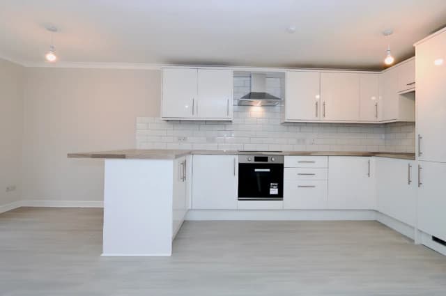 2Bedrooms, 1Bathrooms
