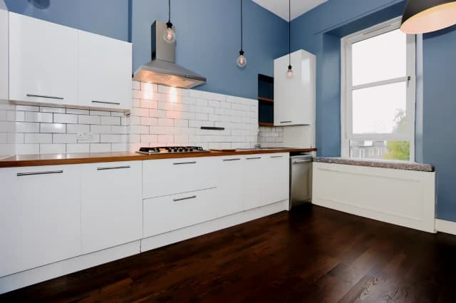 2Bedrooms, 1Bathrooms