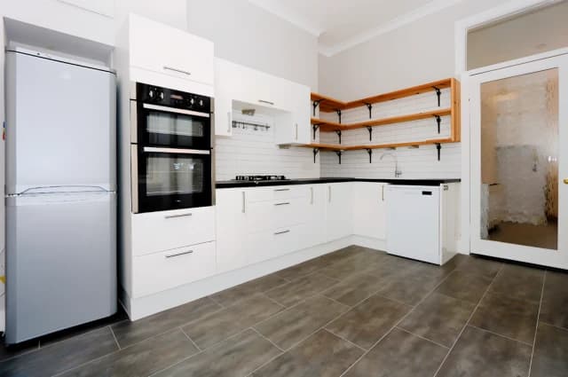 2Bedrooms, 1Bathrooms