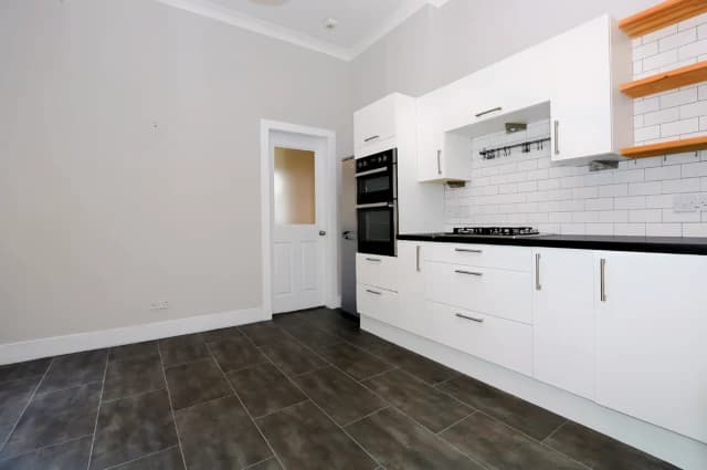 2Bedrooms, 1Bathrooms