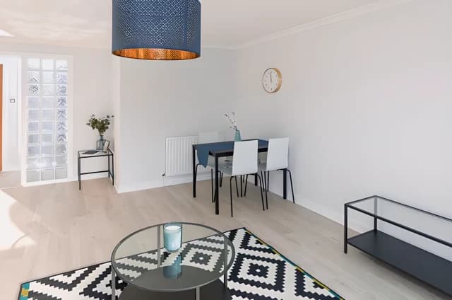 2Bedrooms, 1Bathrooms